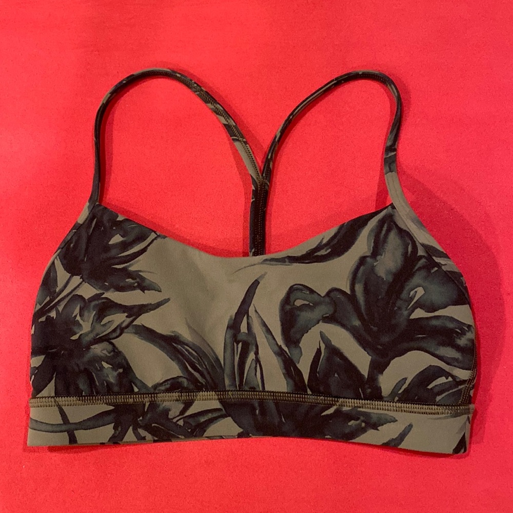 Barely Used: Lululemon Flow Y Bra, Size 6, Dark green tropical print